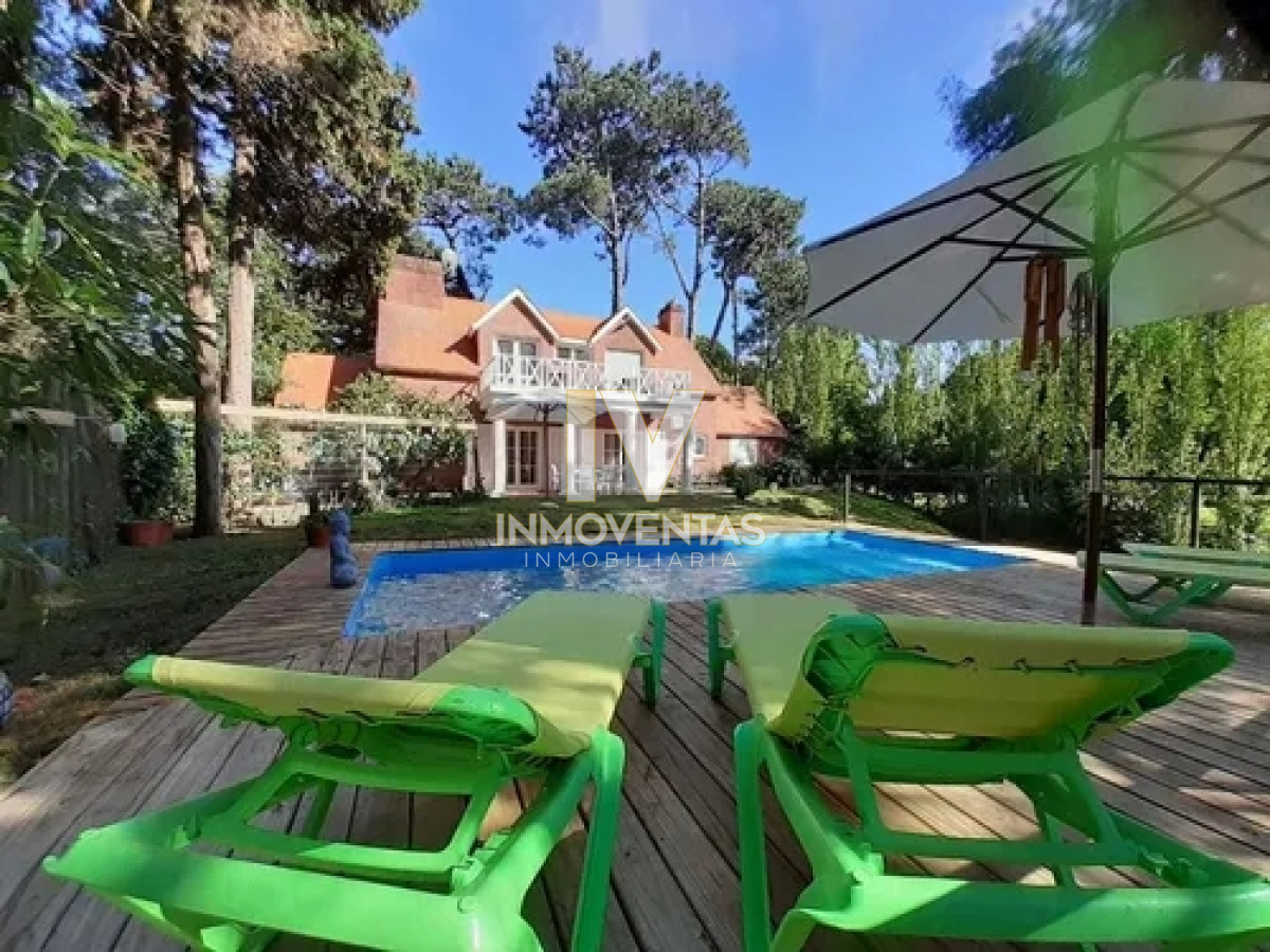 Excepcional residencia en inmejorable zona de Punta del Este - IEV3422C