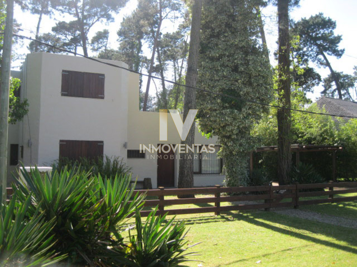 Casa en alquiler, 4 dormitorios, Pinares.
