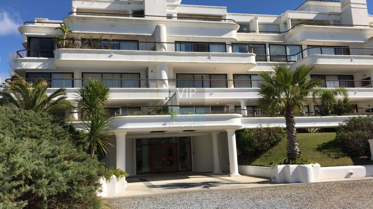 Apartamento ID.1172 - Apartamento en la Brava 3 dormitorios con terraza y cochera