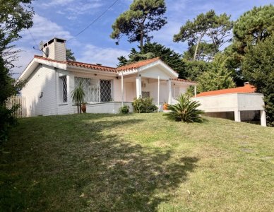 Casa en venta en Cantegril, oportunidad. - Ref : PBI14651