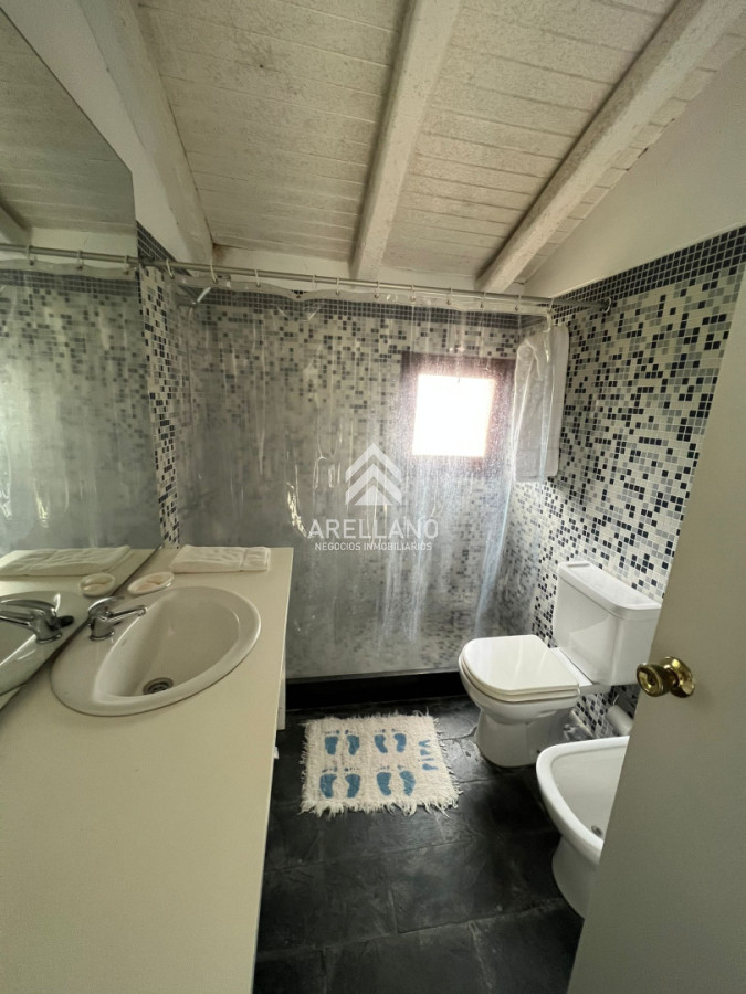 Casa ID.6327 - Venta Casa en Barrio privado con piscina y cancha de tenis.Zona Pinares 