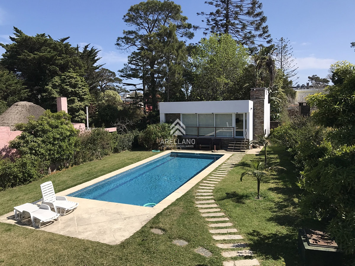 Casa ID.5881 - Casa en Mansa 4 dormitorios con piscina y barbacoa