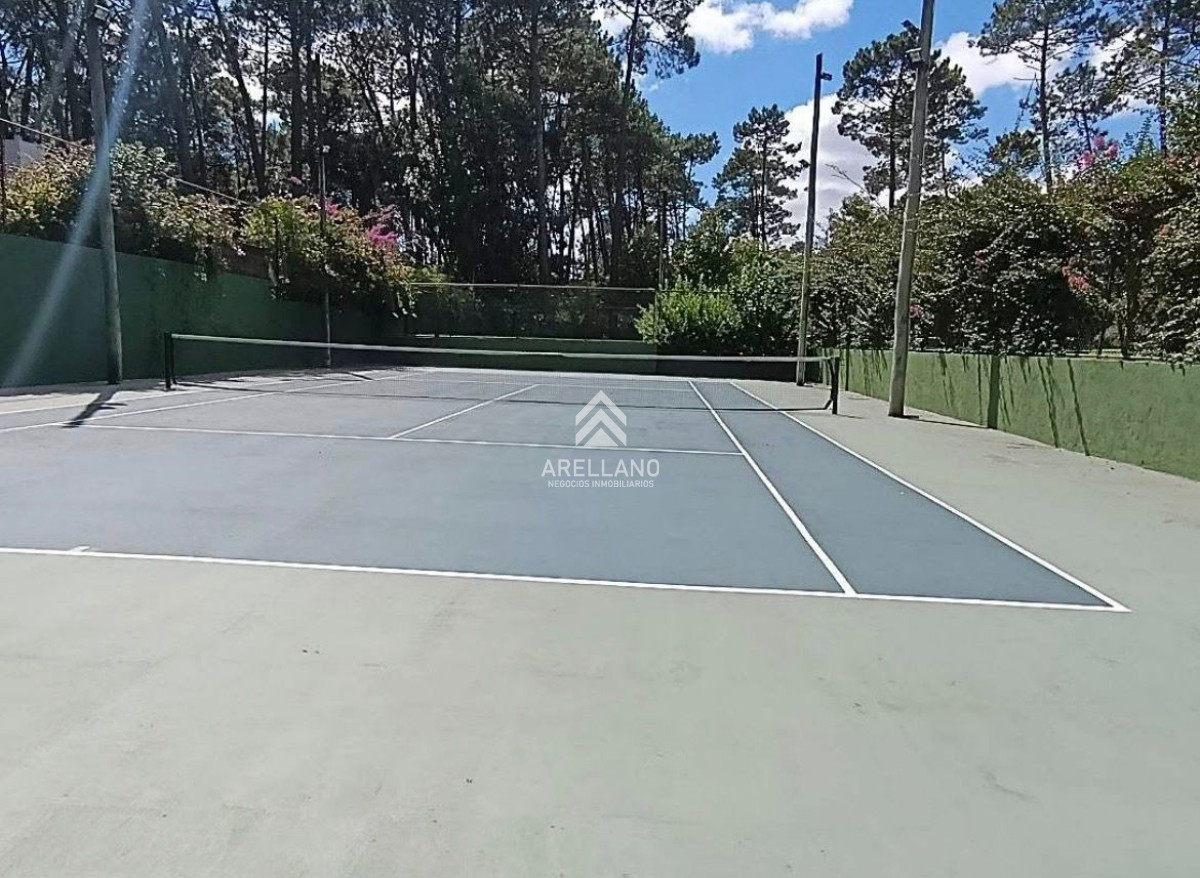 Casa ID.6327 - Venta Casa en Barrio privado con piscina y cancha de tenis.Zona Pinares 