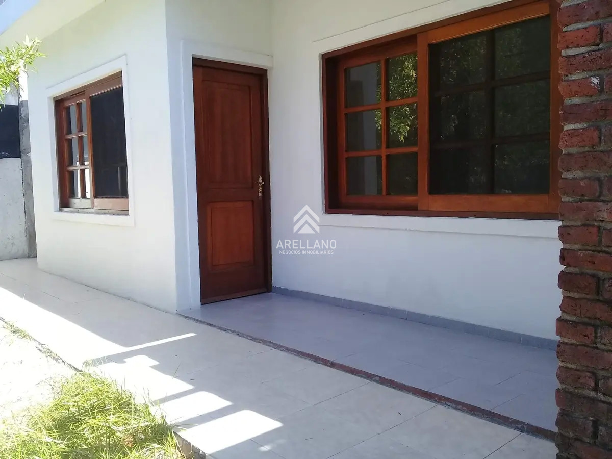 Casa ID.3253 - Oportunidad de inversion con renta ! 