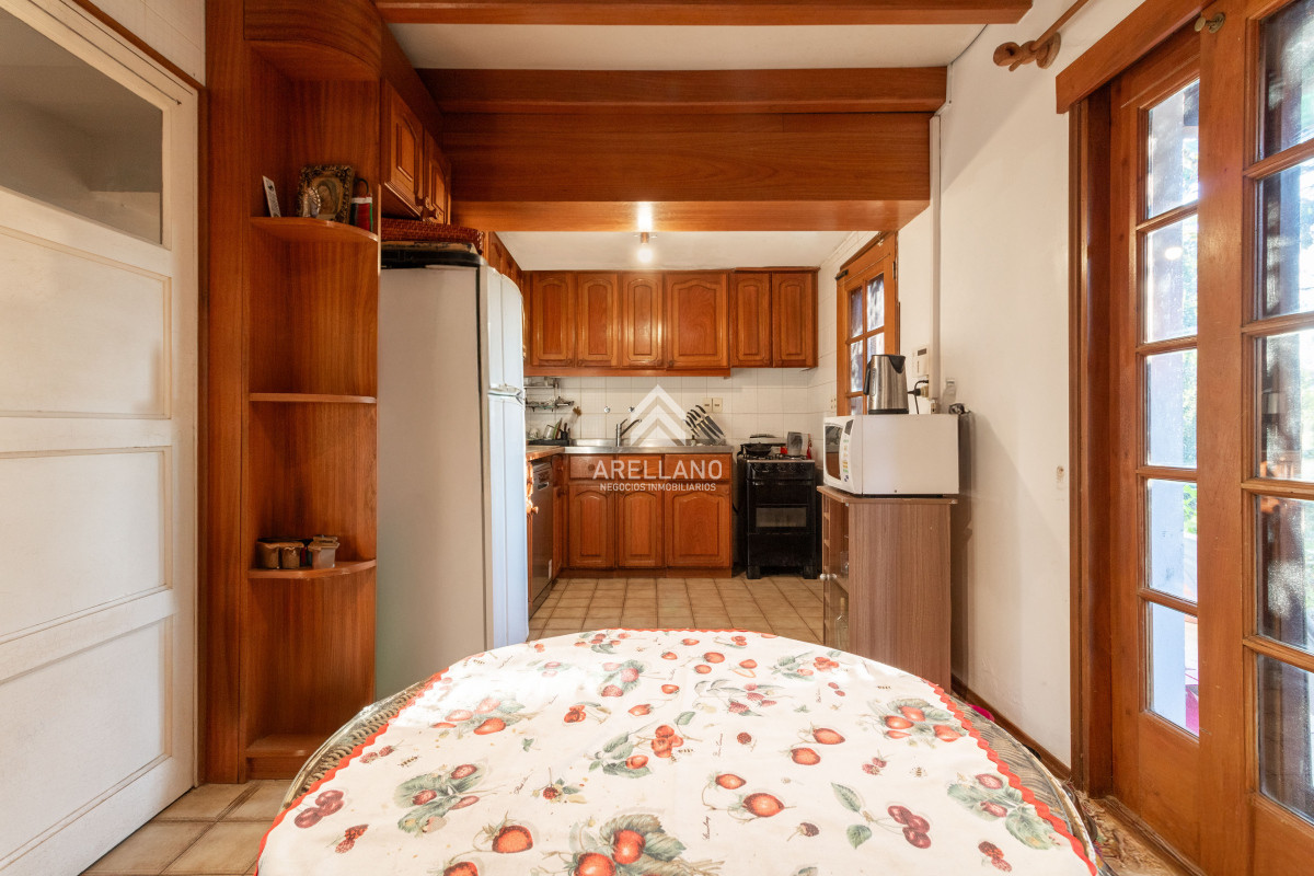 Casa ID.5056 - Venta casa 4 dormitorios en Playa Mansa, Ubicación inmejorable.
