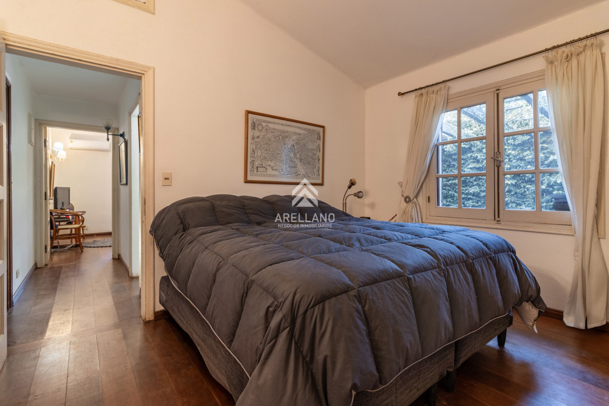 Casa ID.5056 - Venta casa 4 dormitorios en Playa Mansa, Ubicación inmejorable.