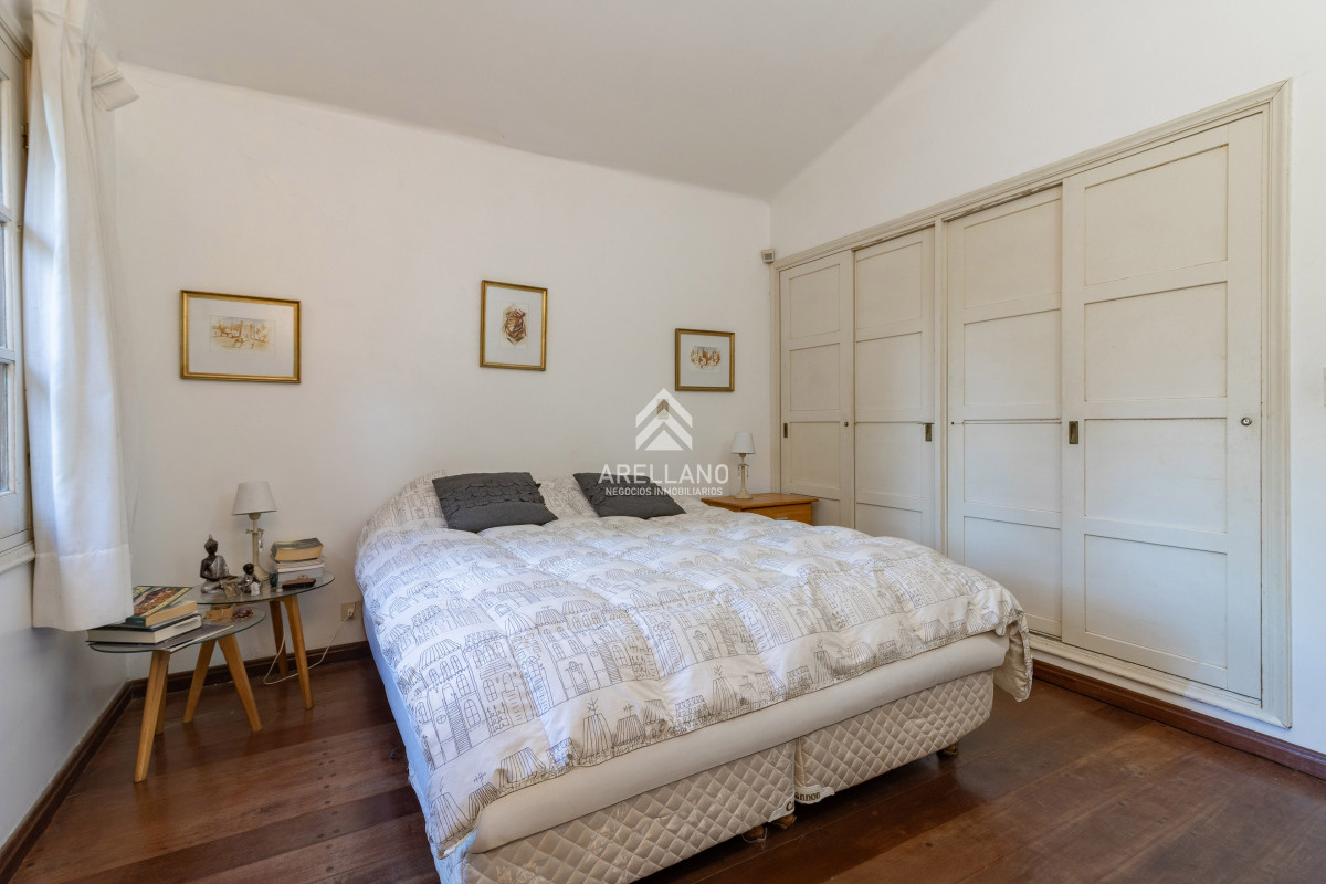 Casa ID.5056 - Venta casa 4 dormitorios en Playa Mansa, Ubicación inmejorable.