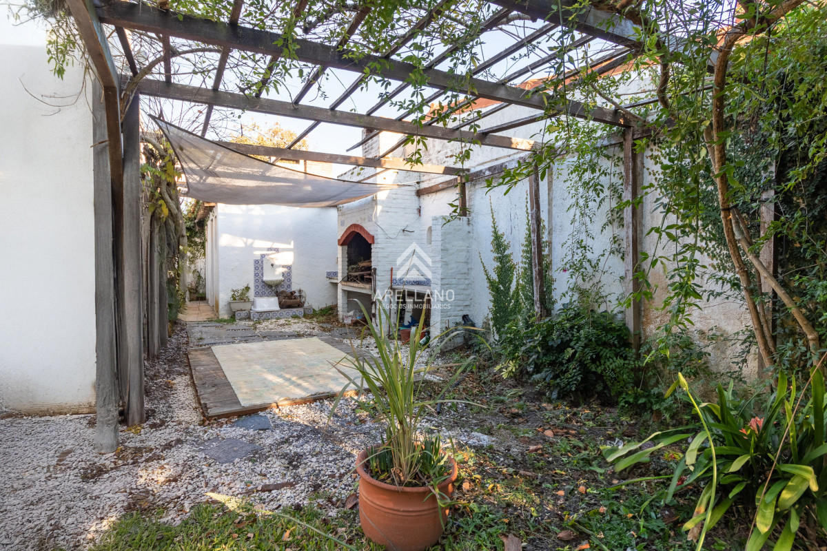 Casa ID.5056 - Venta casa 4 dormitorios en Playa Mansa, Ubicación inmejorable.