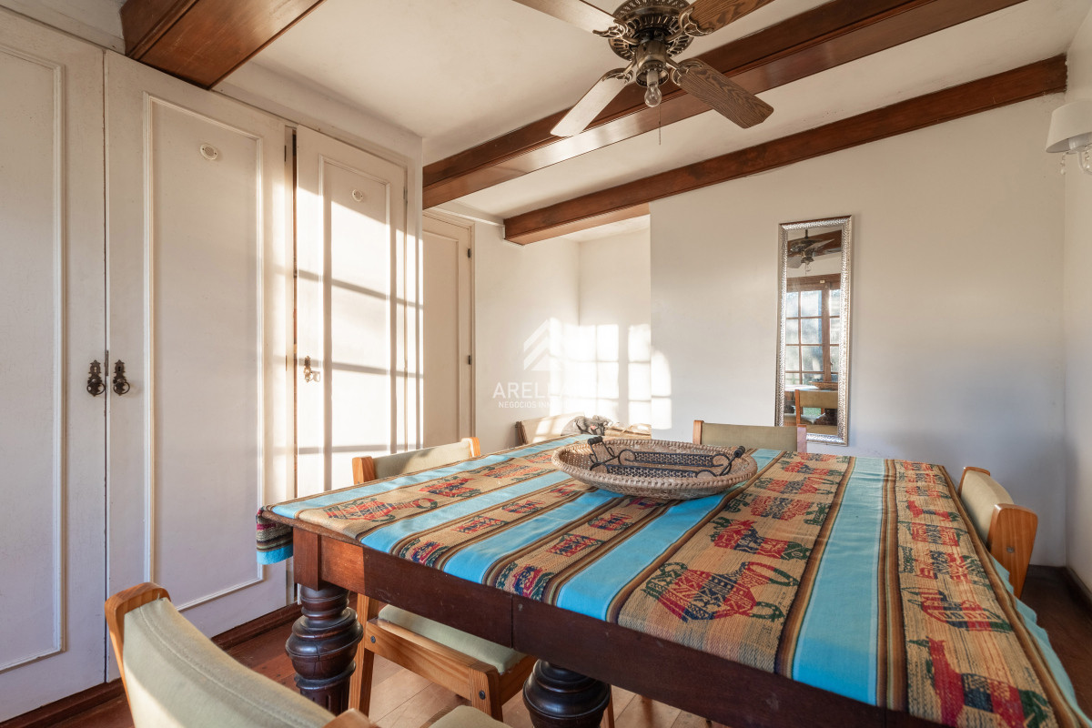 Casa ID.5056 - Venta casa 4 dormitorios en Playa Mansa, Ubicación inmejorable.