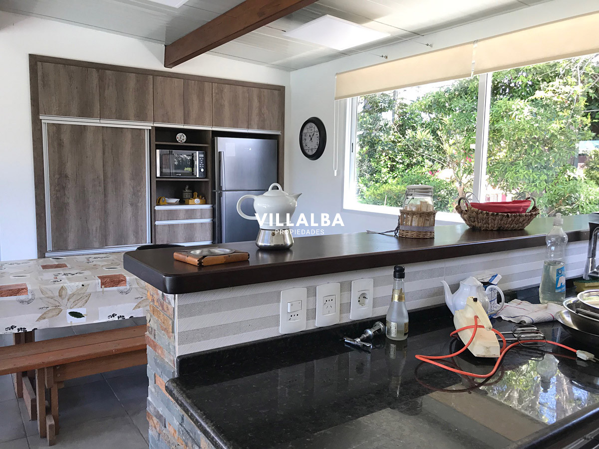 Apartamento ID.4012 - Casa en Mansa 4 dormitorios con piscina y barbacoa