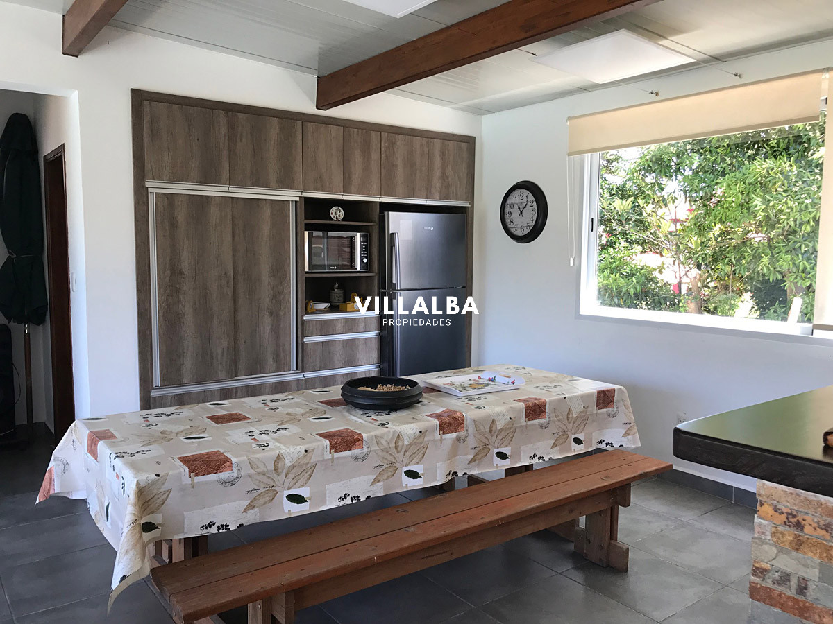 Apartamento ID.4012 - Casa en Mansa 4 dormitorios con piscina y barbacoa