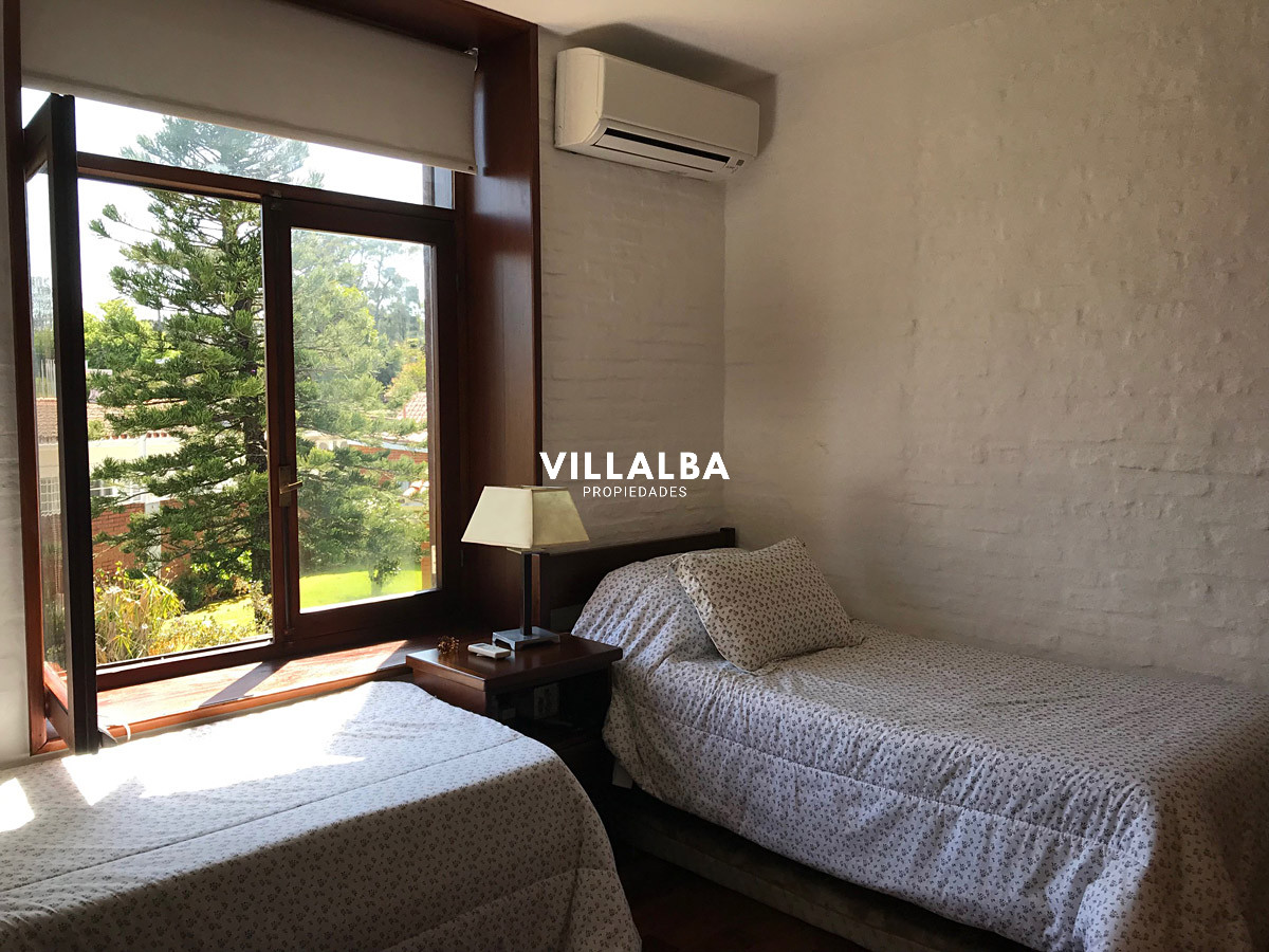 Apartamento ID.4012 - Casa en Mansa 4 dormitorios con piscina y barbacoa