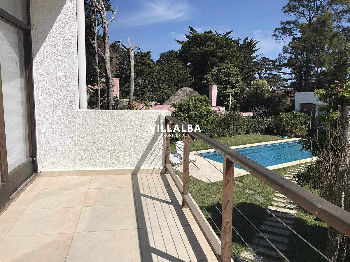 Apartamento ID.4012 - Casa en Mansa 4 dormitorios con piscina y barbacoa