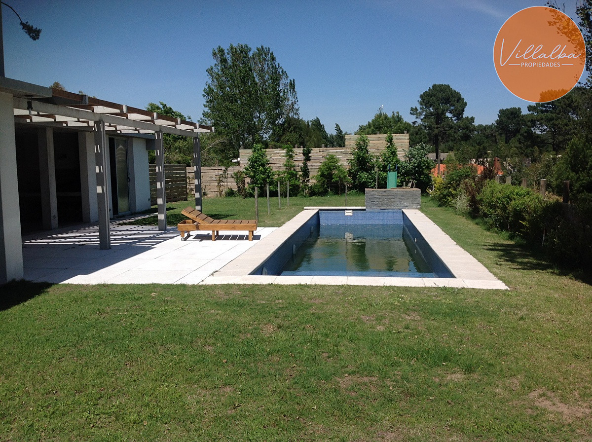Apartamento ID.3350 - Casa en Barrio Privado 4 dormitorios con piscina