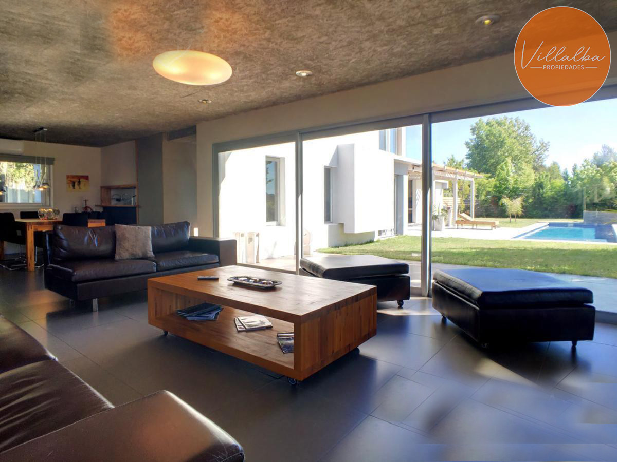 Apartamento ID.3350 - Casa en Barrio Privado 4 dormitorios con piscina
