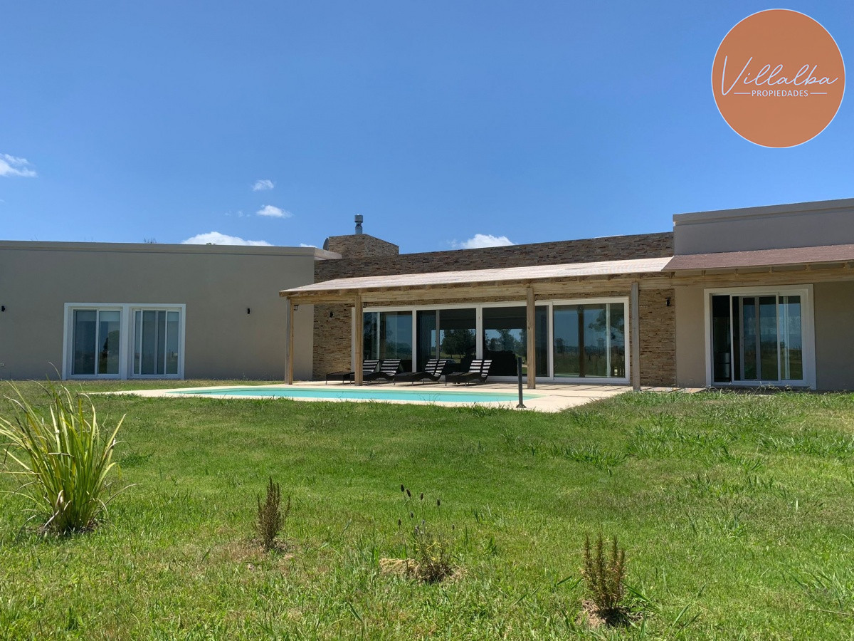 Casa ID.3351 - Moderna casa en El Quijote en venta y alquiler