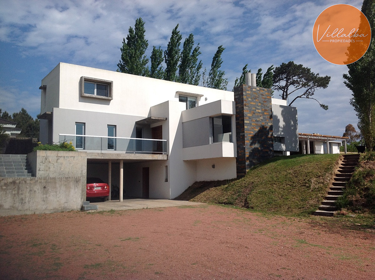 Apartamento ID.3350 - Casa en Barrio Privado 4 dormitorios con piscina