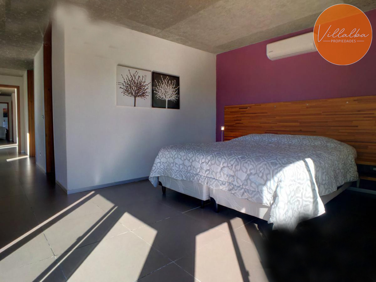 Apartamento ID.3350 - Casa en Barrio Privado 4 dormitorios con piscina
