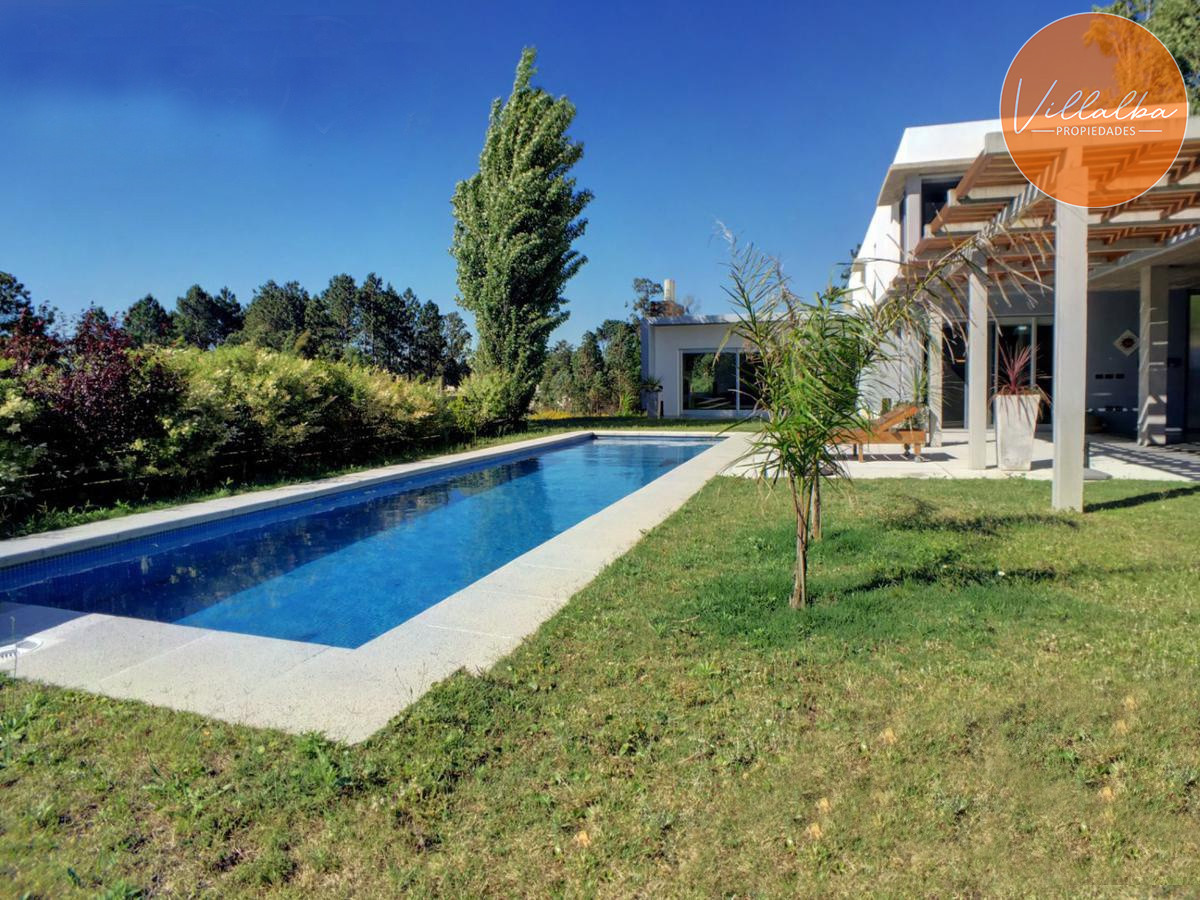 Apartamento ID.3350 - Casa en Barrio Privado 4 dormitorios con piscina