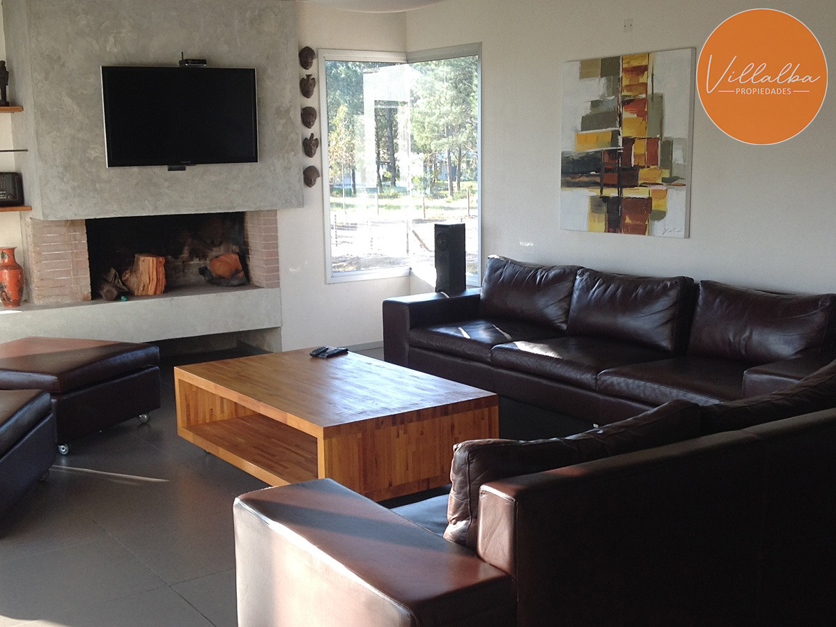 Apartamento ID.3350 - Casa en Barrio Privado 4 dormitorios con piscina