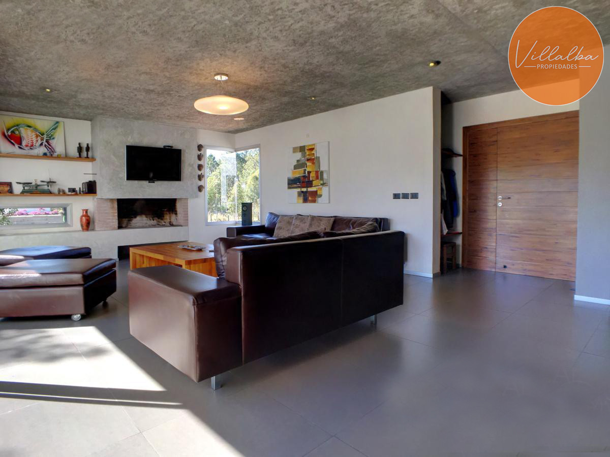 Apartamento ID.3350 - Casa en Barrio Privado 4 dormitorios con piscina