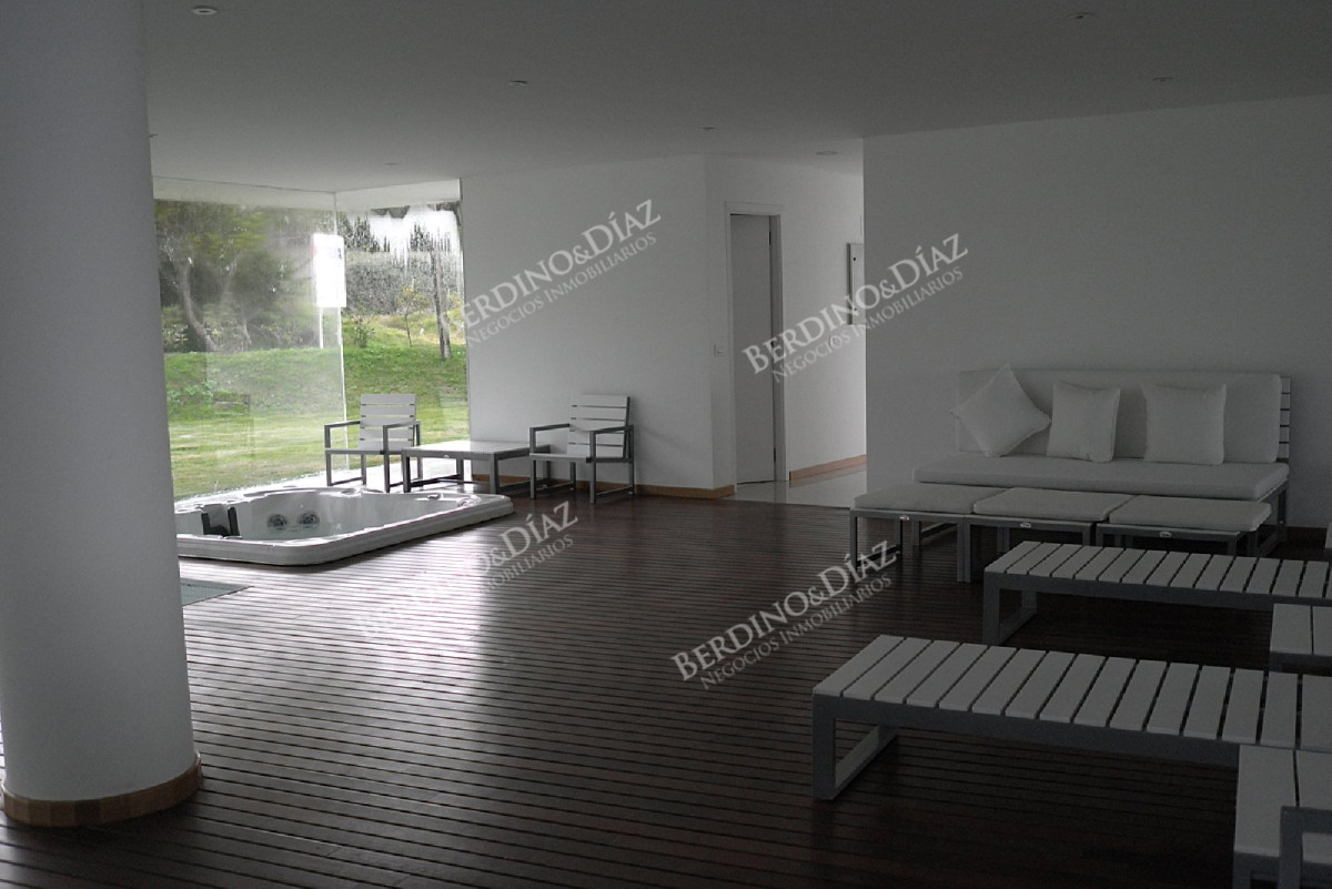 Apartamento ID.2006 - Amplia y luminosa planta en primera linea al mar 