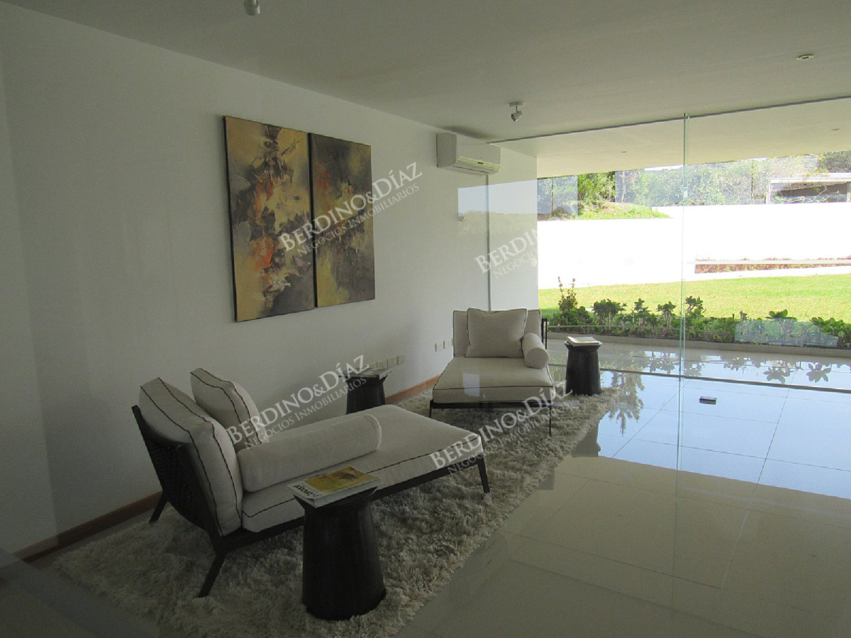 Apartamento ID.2006 - Amplia y luminosa planta en primera linea al mar 