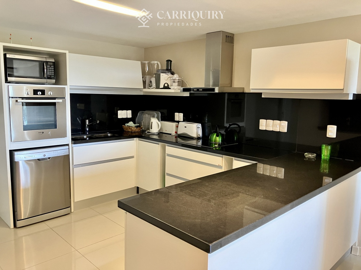 Apartamento ID.6165 - Espectacular apartamento frente a playa Brava en venta y alquiler.
