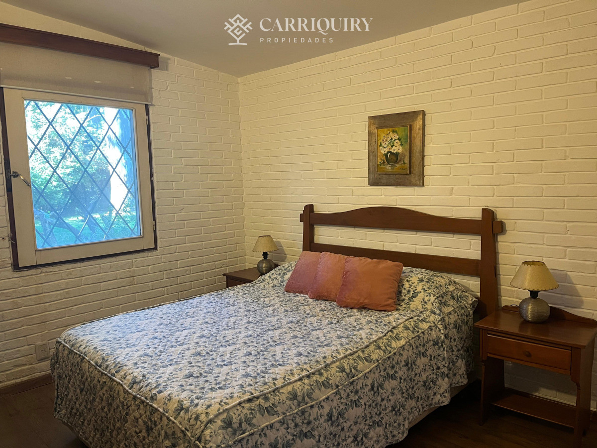 Casa ID.9696 - Alquiler anual ideal uso comercial o familiar .Sobre Avenida Córdoba.