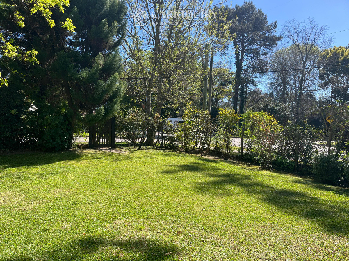 Casa ID.9696 - Alquiler anual ideal uso comercial o familiar .Sobre Avenida Córdoba.