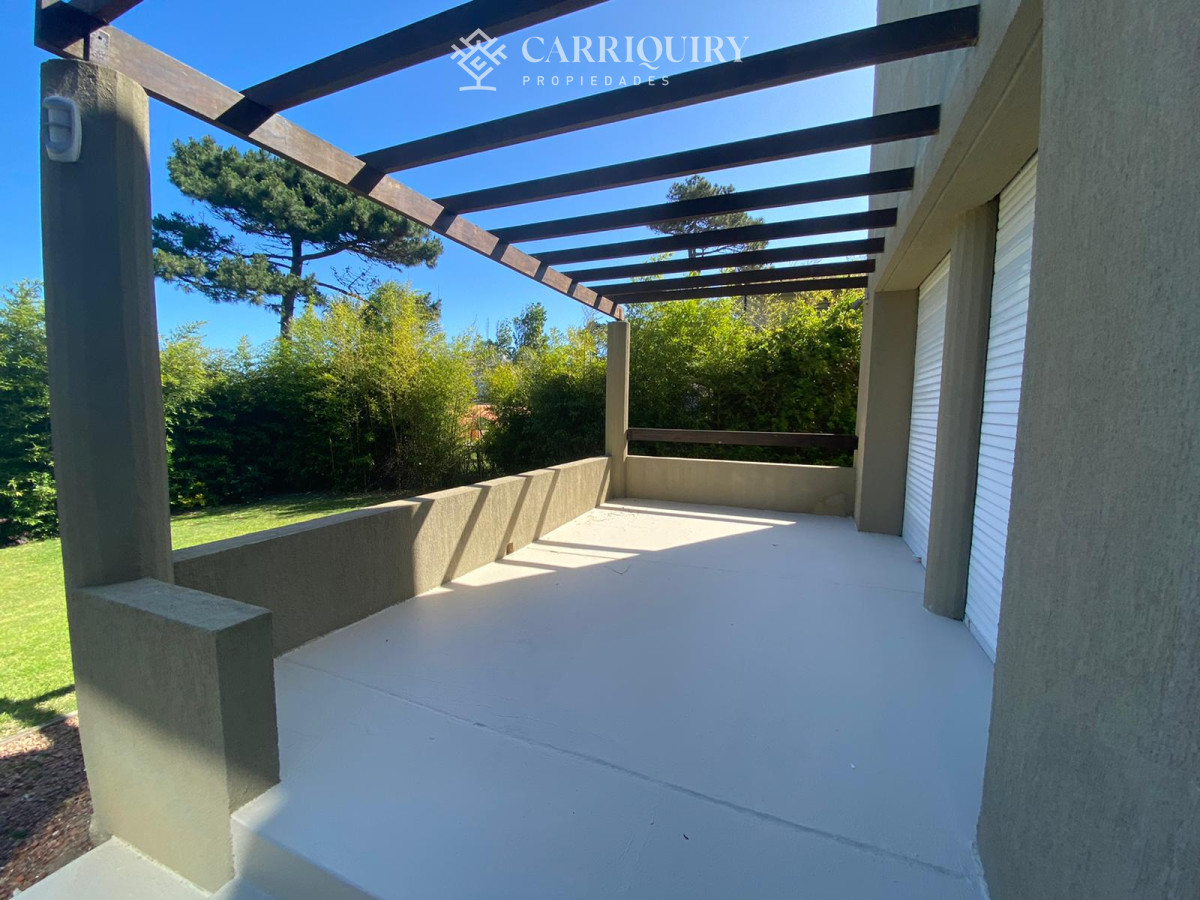 Casa ID.5541 - Casa en Rincón del Indio 5 dormitorios con piscina
