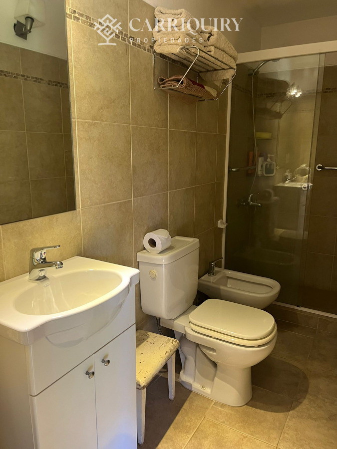 Casa ID.9696 - Alquiler anual ideal uso comercial o familiar .Sobre Avenida Córdoba.