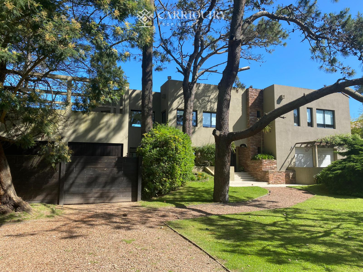 Casa ID.5541 - Casa en Rincón del Indio 5 dormitorios con piscina