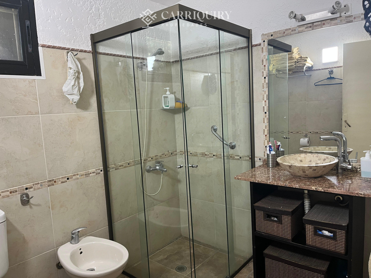 Casa ID.9696 - Alquiler anual ideal uso comercial o familiar .Sobre Avenida Córdoba.