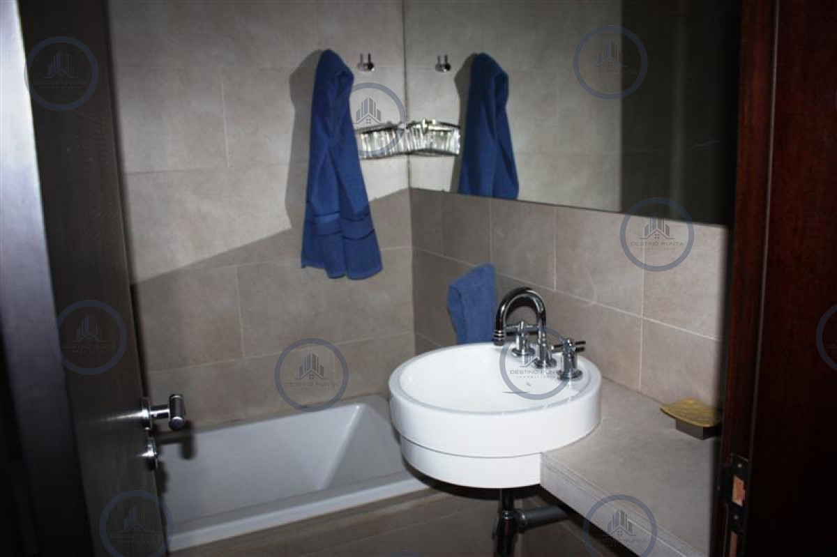 Apartamento ID.1929 - Apartamento en La Barra 3 Dormitorios con Vista al Mar y Terraza, en Venta