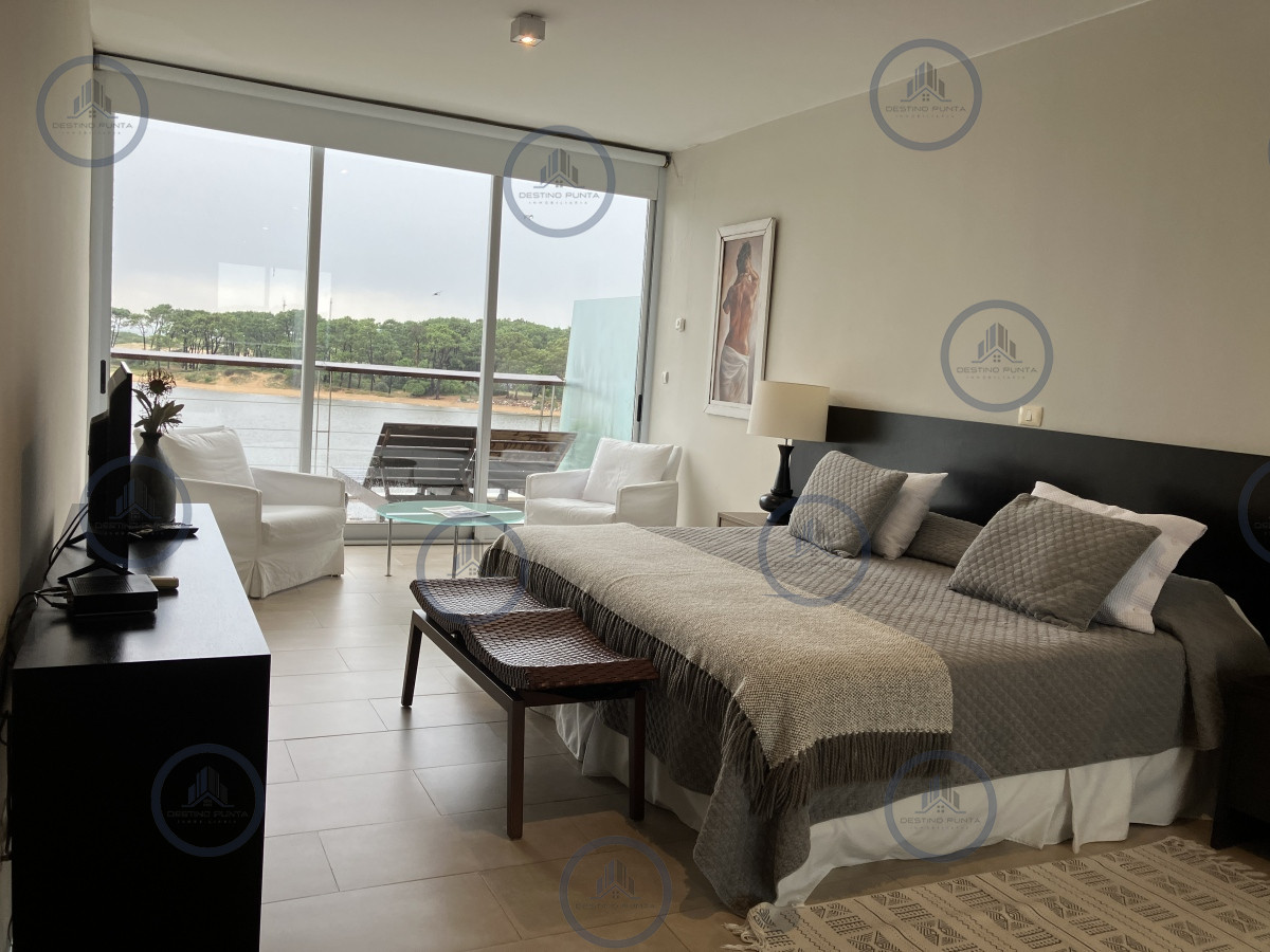 Apartamento ID.1930 - Apartamento en La Barra 3 Dormitorios con Vista directa al Mar, En Venta
