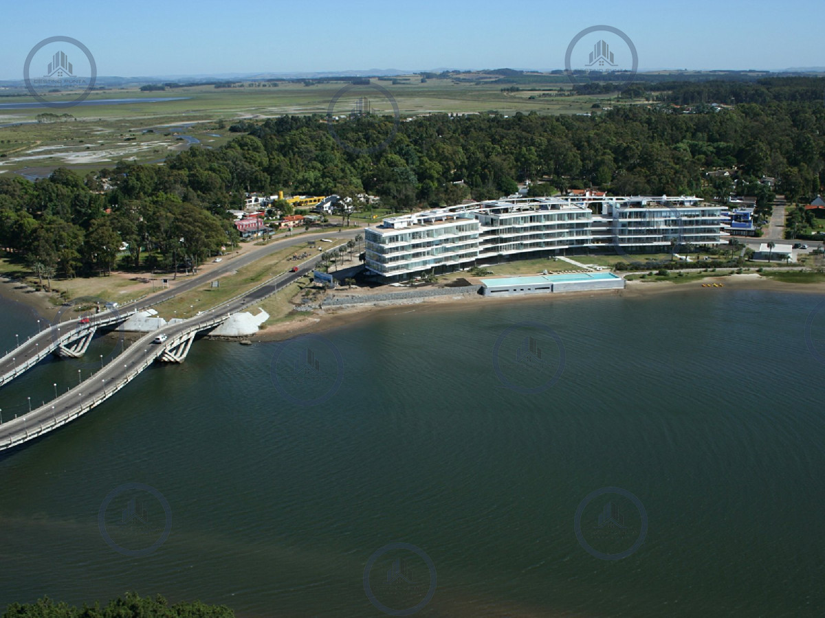 Apartamento ID.1930 - Apartamento en La Barra 3 Dormitorios con Vista directa al Mar, En Venta