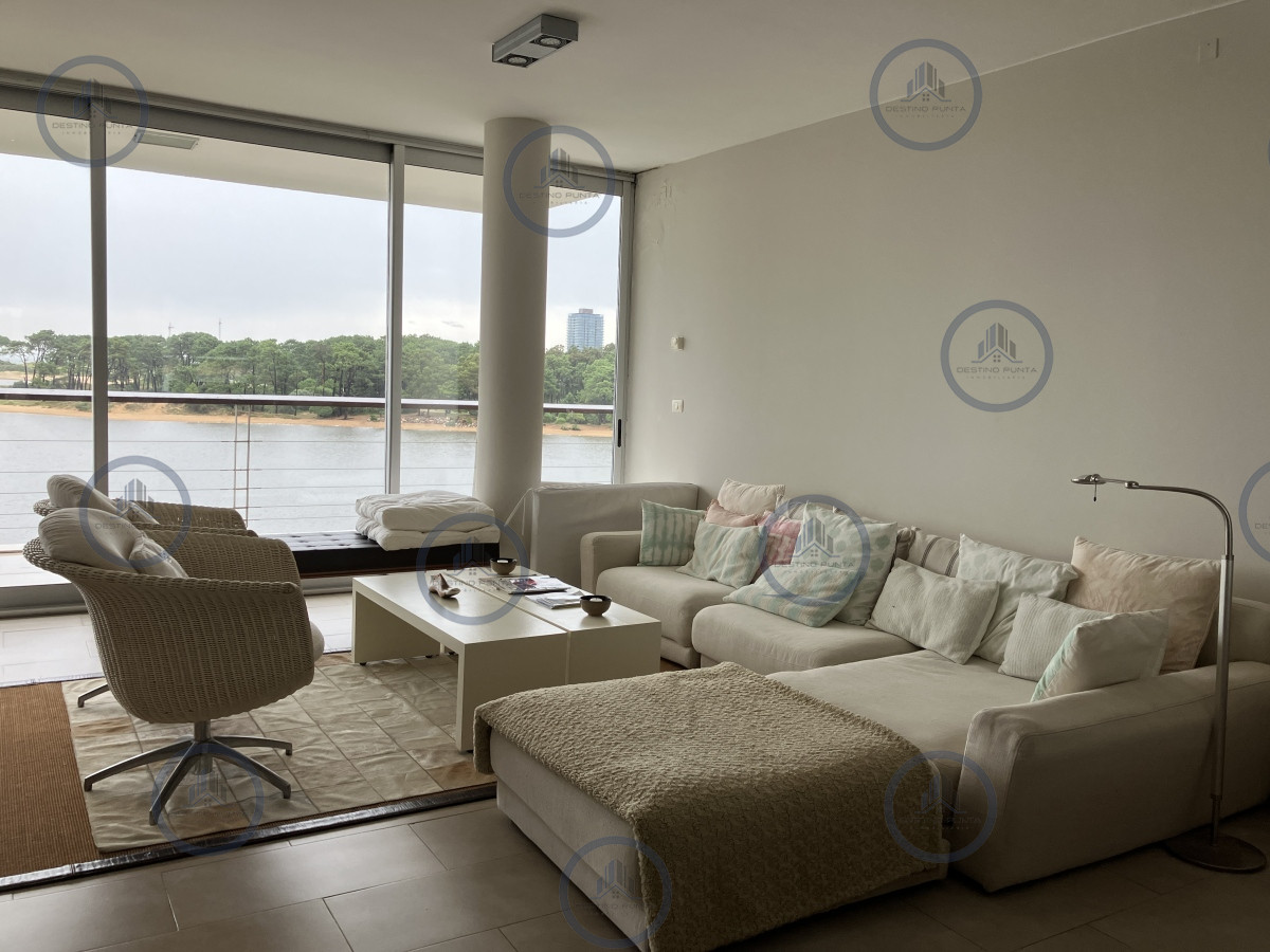 Apartamento ID.1930 - Apartamento en La Barra 3 Dormitorios con Vista directa al Mar, En Venta