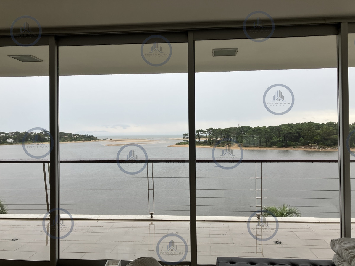 Apartamento ID.1930 - Apartamento en La Barra 3 Dormitorios con Vista directa al Mar, En Venta