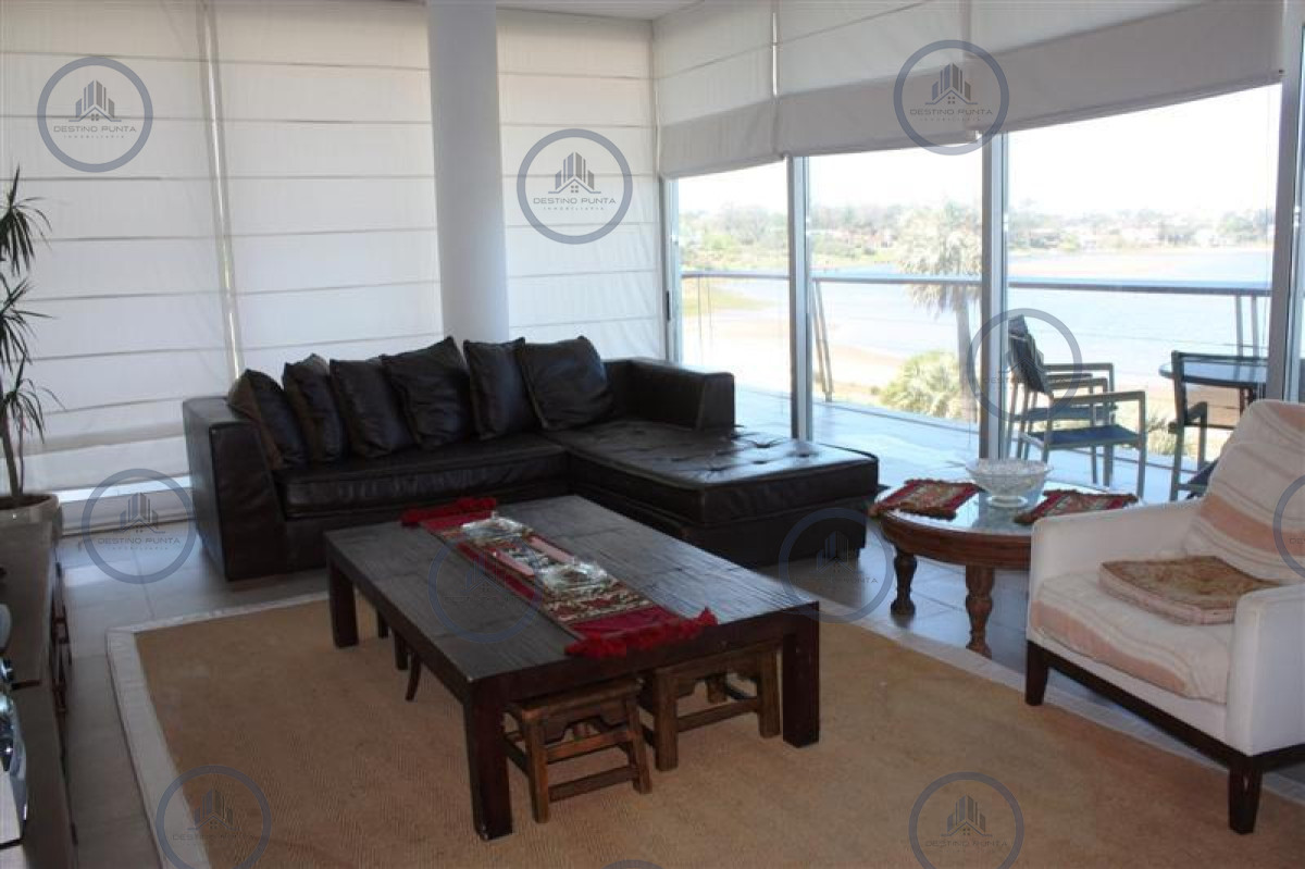 Apartamento ID.1929 - Apartamento en La Barra 3 Dormitorios con Vista al Mar y Terraza, en Venta