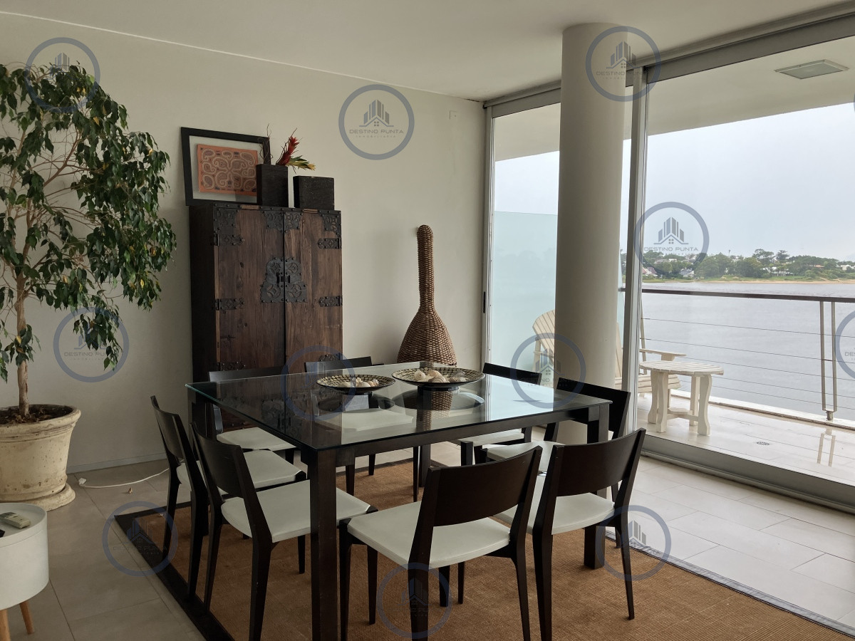 Apartamento ID.1930 - Apartamento en La Barra 3 Dormitorios con Vista directa al Mar, En Venta