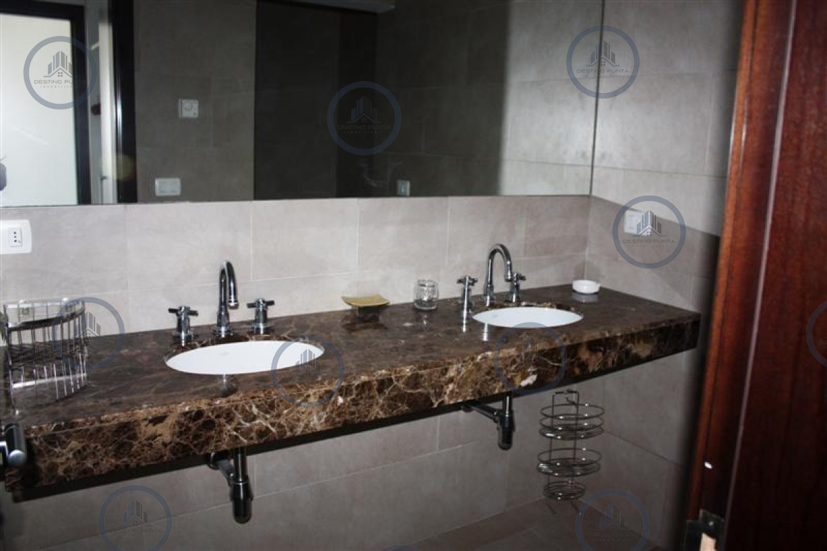 Apartamento ID.1929 - Apartamento en La Barra 3 Dormitorios con Vista al Mar y Terraza, en Venta