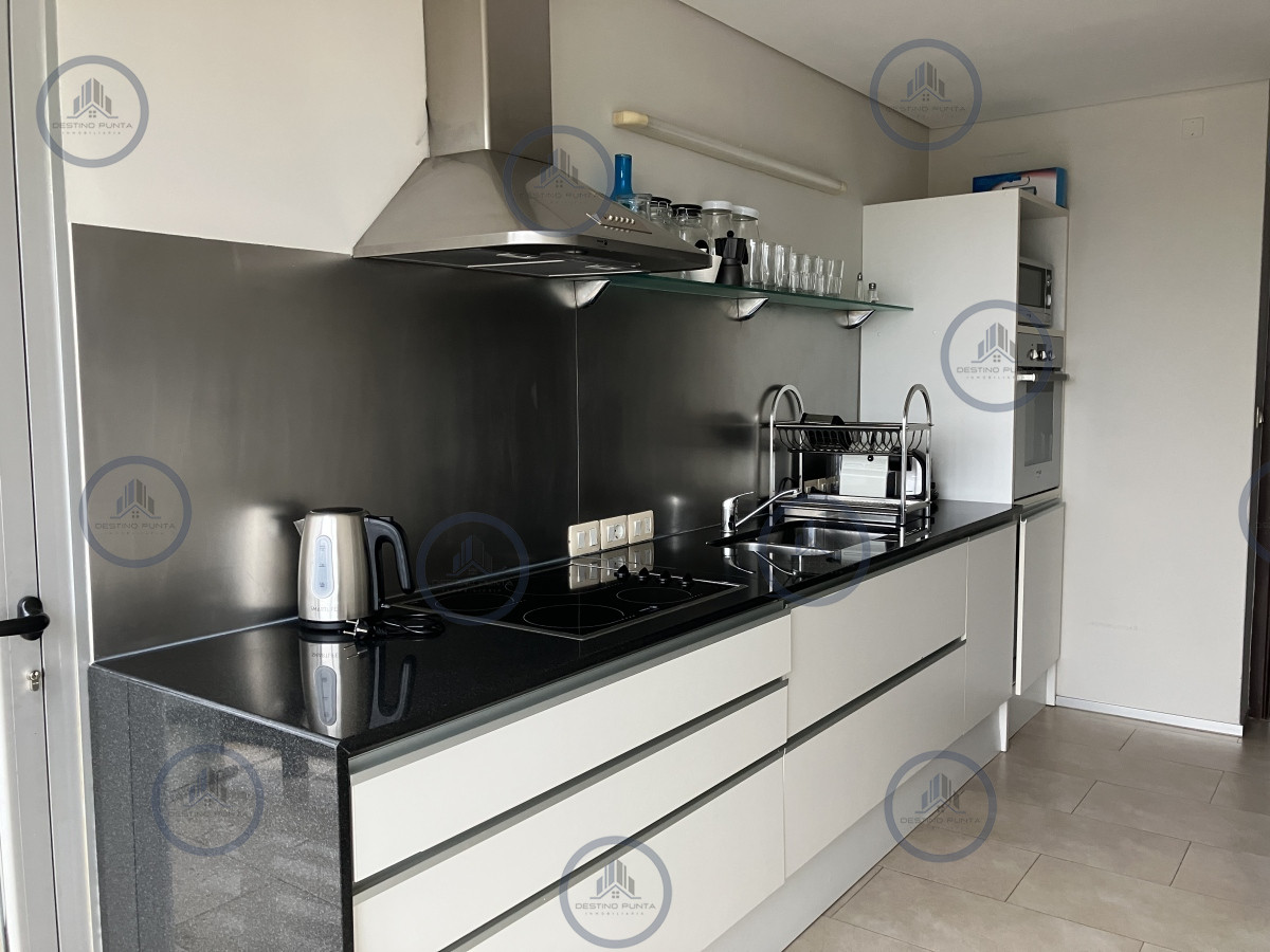 Apartamento ID.1930 - Apartamento en La Barra 3 Dormitorios con Vista directa al Mar, En Venta