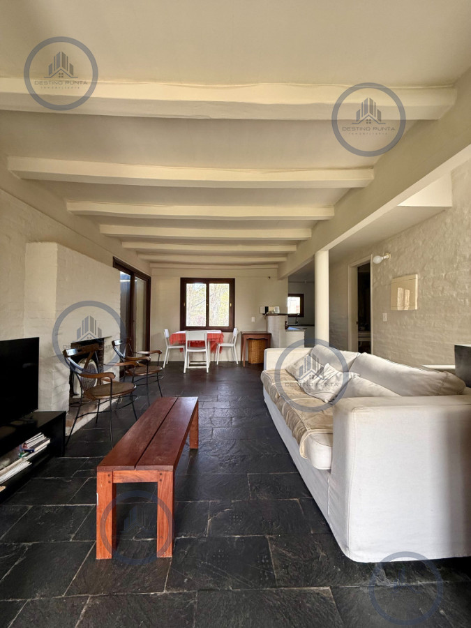 Casa en Barrio privado con piscina y cancha de tenis. Zona Pinares — fotografía 4