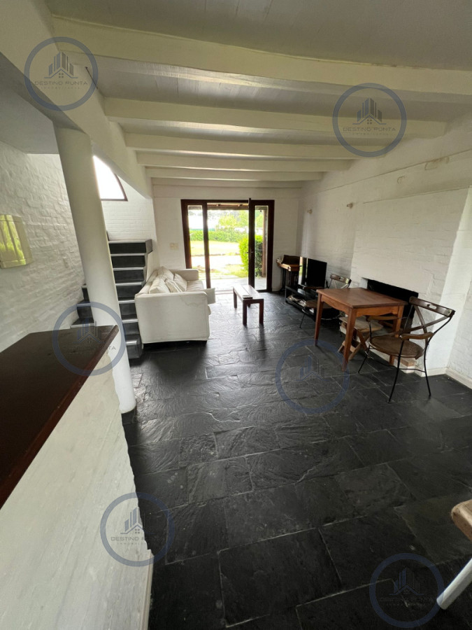 Casa en Barrio privado con piscina y cancha de tenis. Zona Pinares — fotografía 2