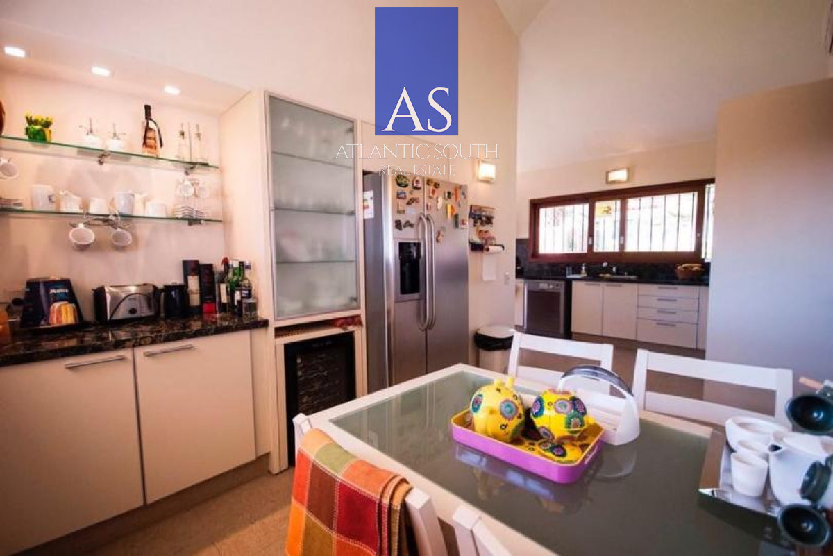 Casa ID.5120 - Casa de 4 dormitorios con vista al mar y piscina climatizada