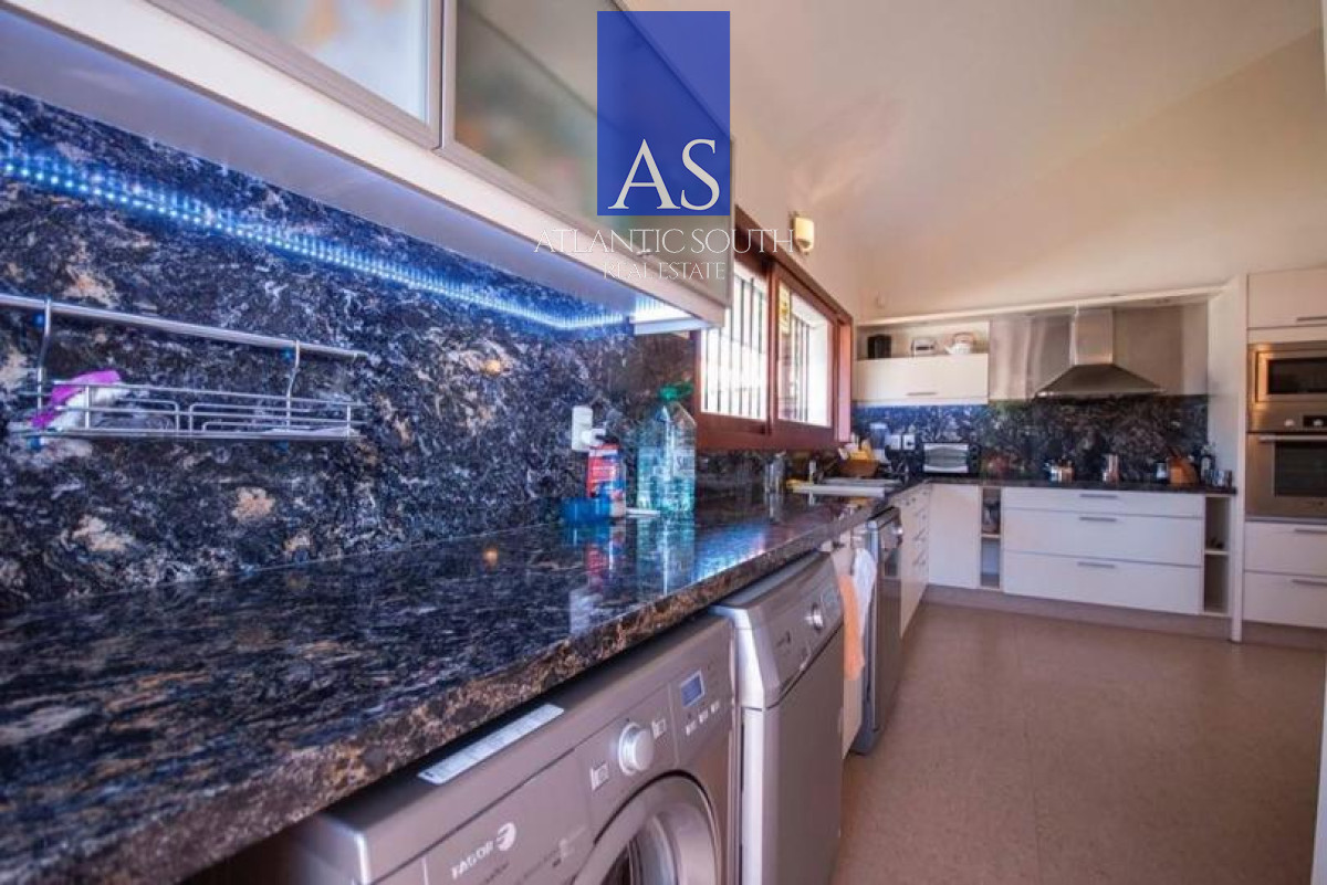 Casa ID.5120 - Casa de 4 dormitorios con vista al mar y piscina climatizada