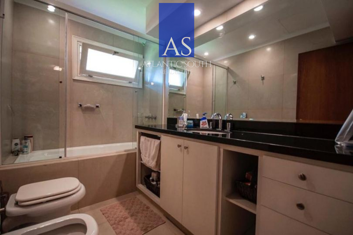 Casa ID.5120 - Casa de 4 dormitorios con vista al mar y piscina climatizada