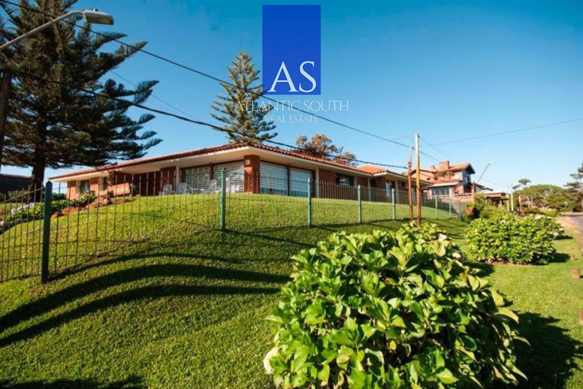 Casa ID.5120 - Casa de 4 dormitorios con vista al mar y piscina climatizada