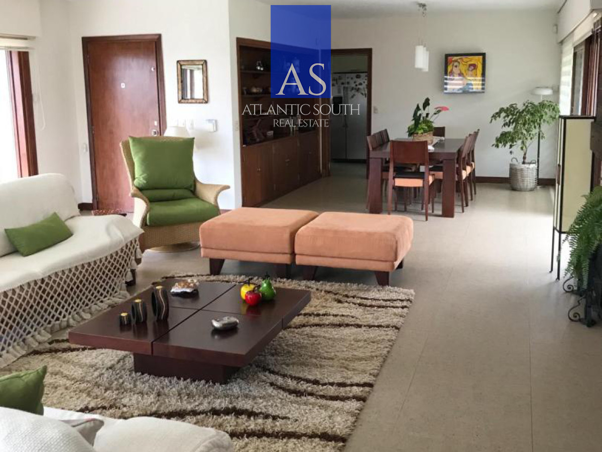 Casa ID.5120 - Casa de 4 dormitorios con vista al mar y piscina climatizada